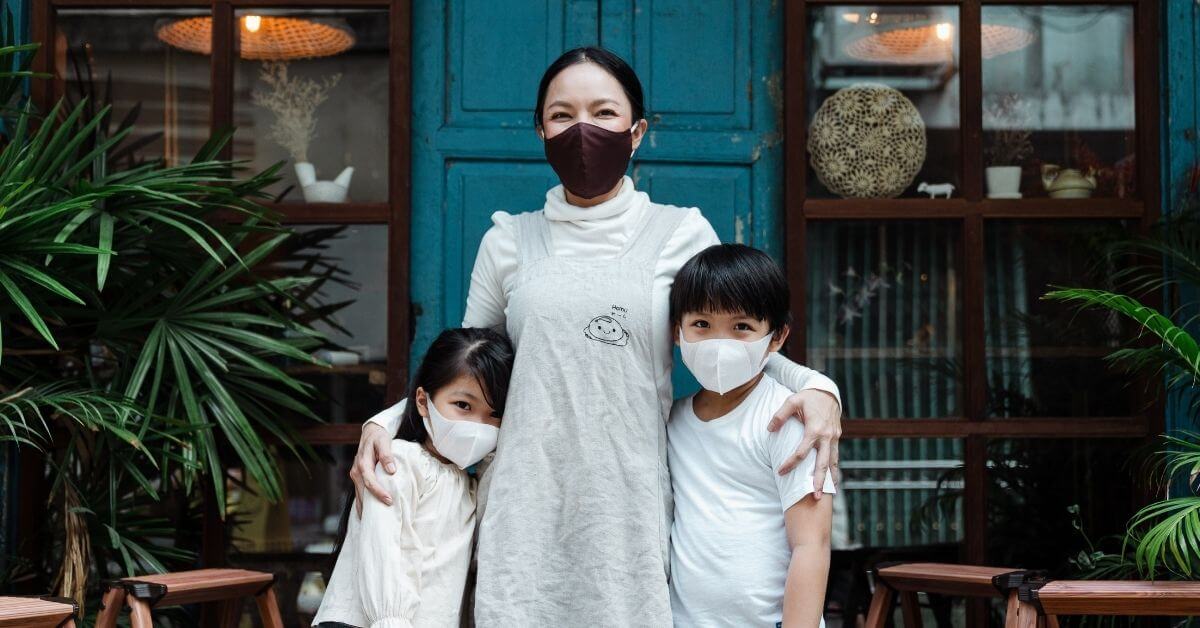 What types of masks should children wear